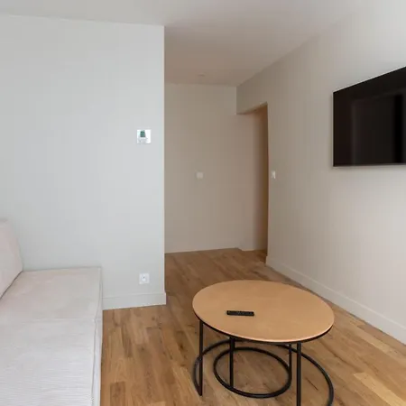 Modern And Elegant 1bd Near Montmartre شقة *