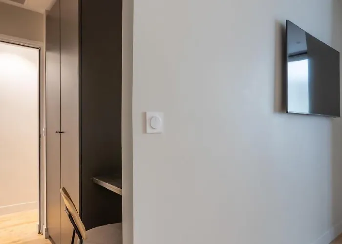 Modern And Elegant 1bd Near Montmartre Париж