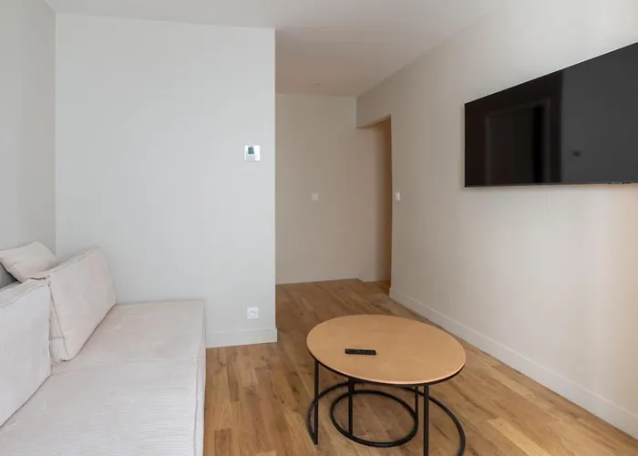 Modern And Elegant 1bd Near Montmartre Апартаменты *